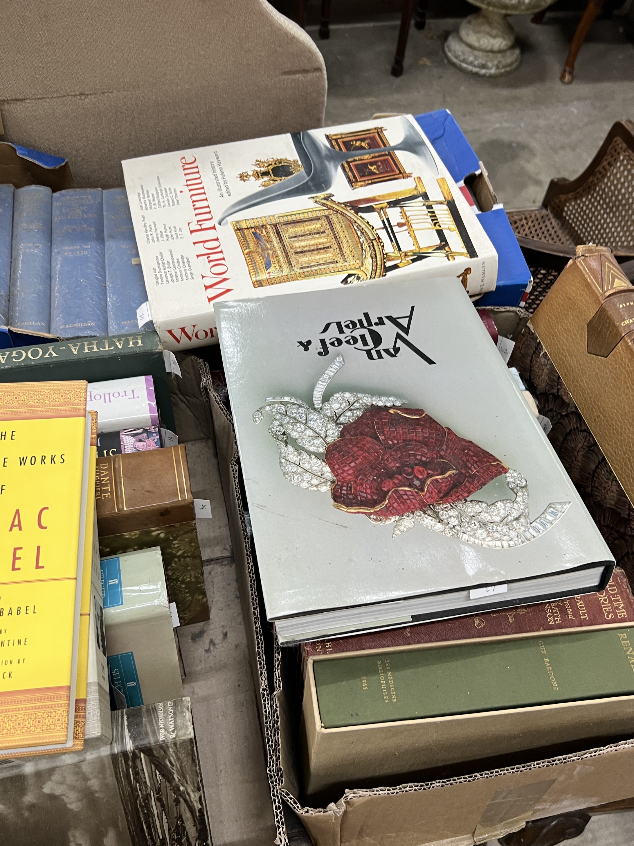 A large quantity of assorted books, Fine Art reference, History and fiction, including some Folio Society